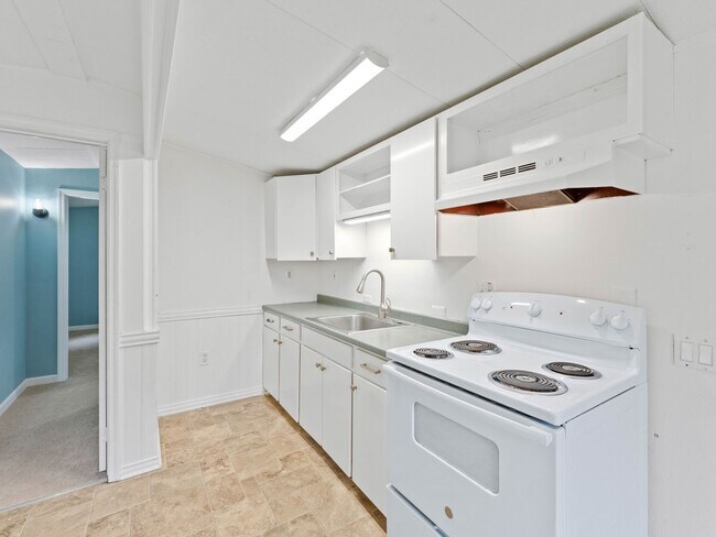 Building Photo - For Rent | Charming 2-Bedroom Home with Bonus Room & Screened-In Porch in Berlin