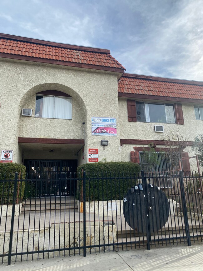 Primary Photo - 8800 Cedros Ave
