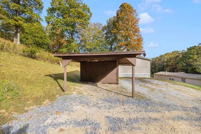 Building Photo - 548 Deer Haven Rd
