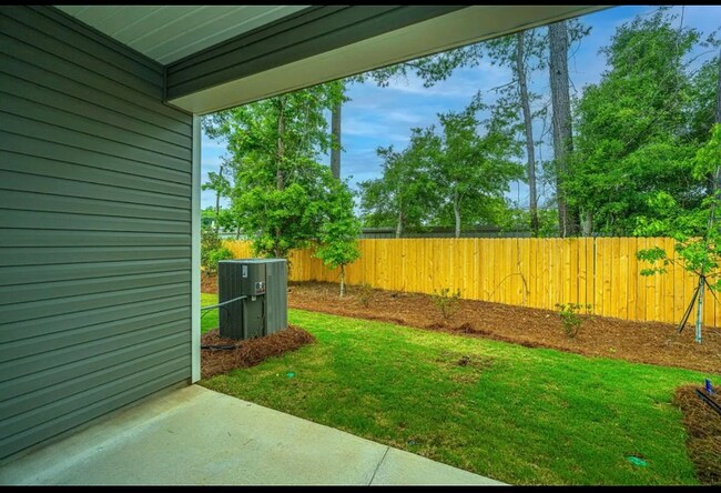 Building Photo - 1503 Twin Rivers Dr