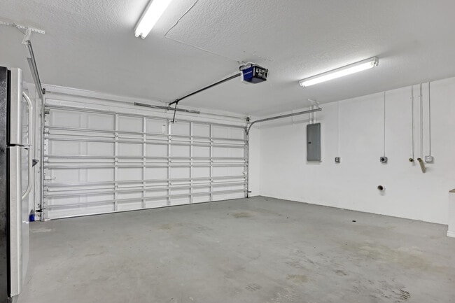 Building Photo - 480 L M Davey Ln
