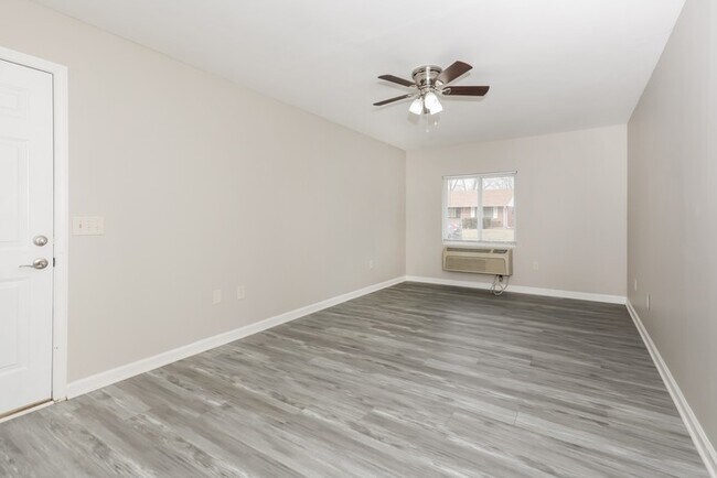 Building Photo - Amazing 3 Bedroom Ranch