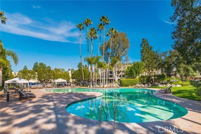 Building Photo - 5565 Canoga Ave