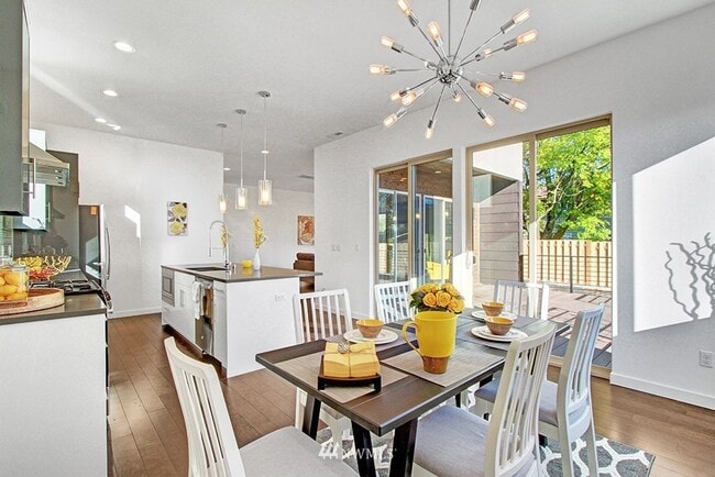 Building Photo - 2105 S Orcas St