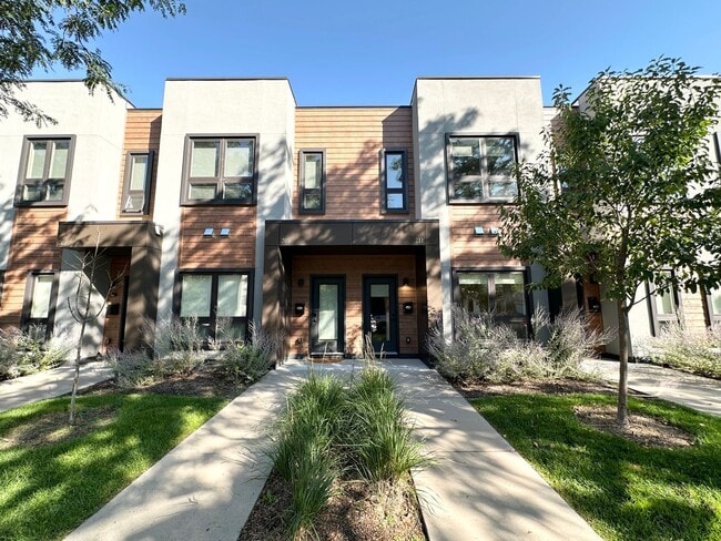 Building Photo - ONE MONTH FREE ON 12-MONTH LEASE!