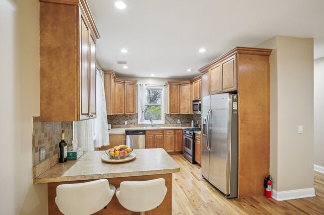 Building Photo - Fully Furnished Townhome for Rent – NO LEASING FEE