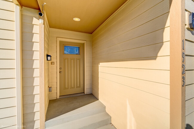 Building Photo - 1923 N Nelson St