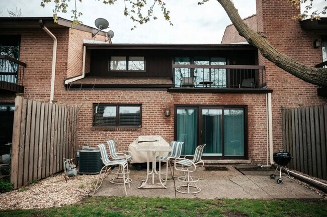 Building Photo - 1828 Wildberry Dr