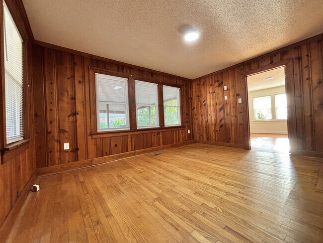Building Photo - 1301 Richland Pl