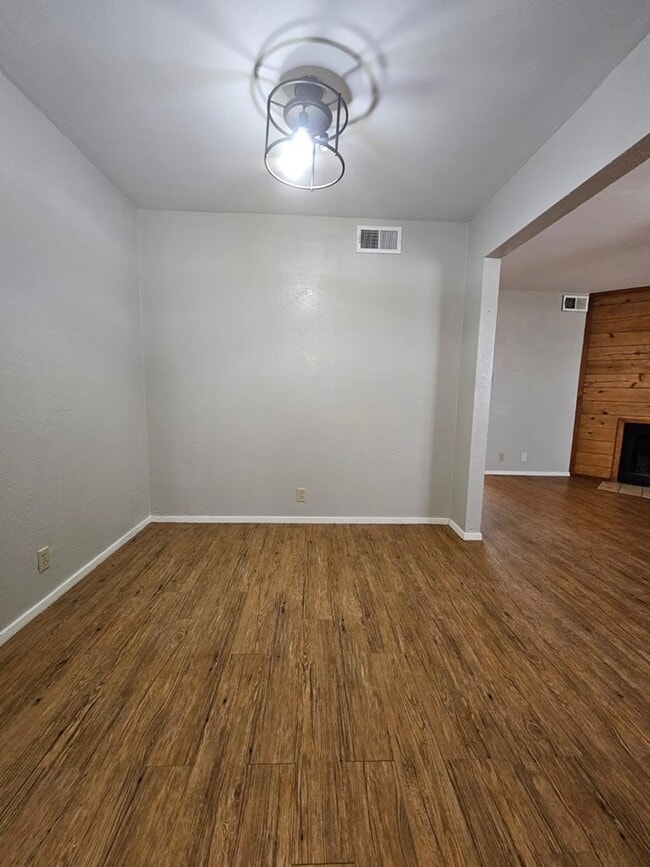 Building Photo - 402 SE 6th St