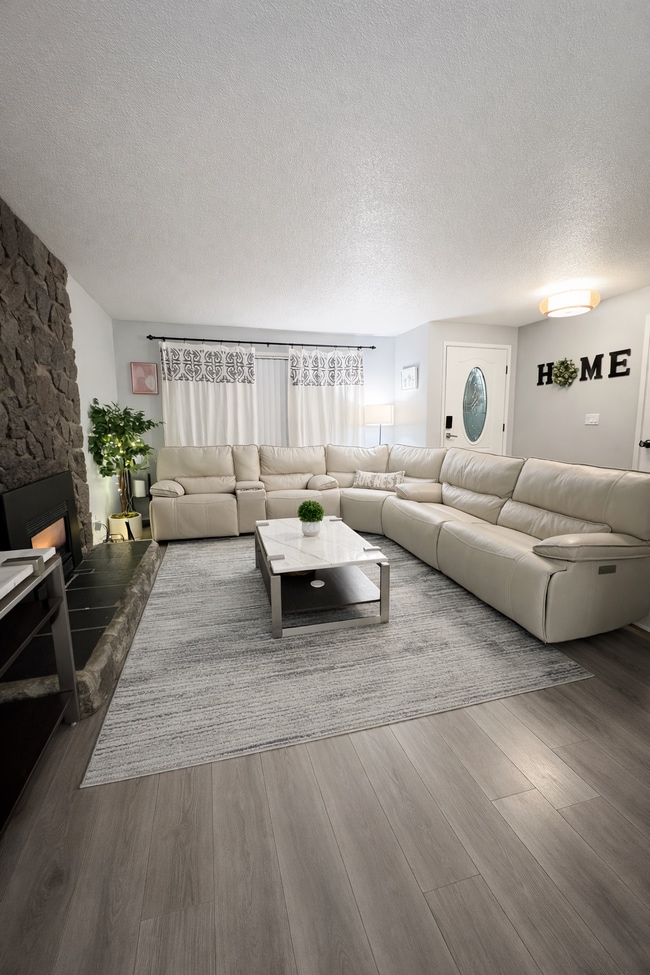 Building Photo - 19315 SW Oak St