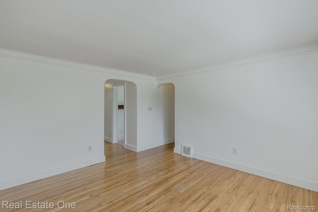 Building Photo - 122 W Houstonia Ave