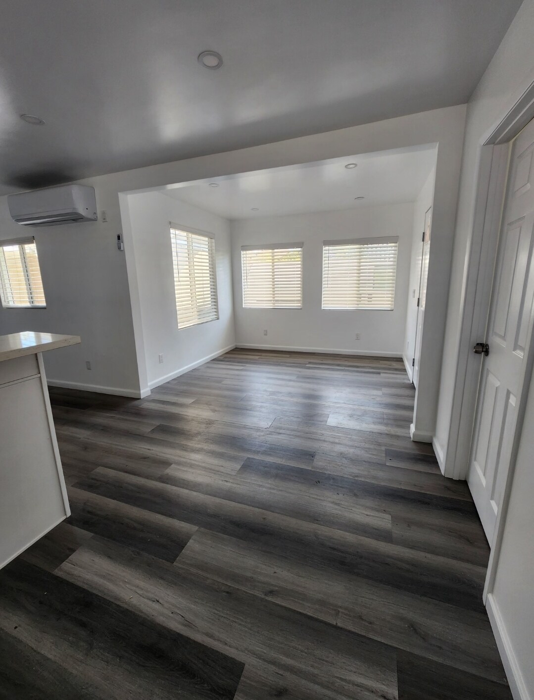 Building Photo - 1531 W 71st St