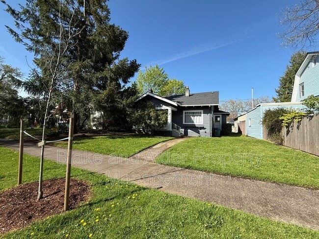 Building Photo - 8758 NE Delamere Way