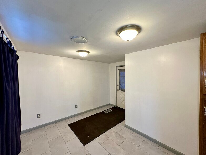 Building Photo - 923 Franklin Ave