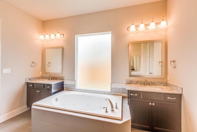 Building Photo - 76 Palmero Way