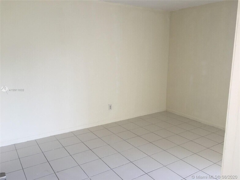 Building Photo - 3396 Foxcroft Rd