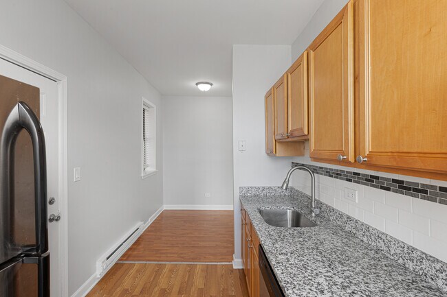 Building Photo - 3639 W Dickens Ave