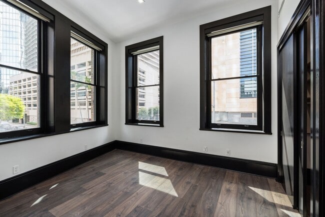 Building Photo - Historic Charm with Live-Work Flexibility in Downtown Honolulu