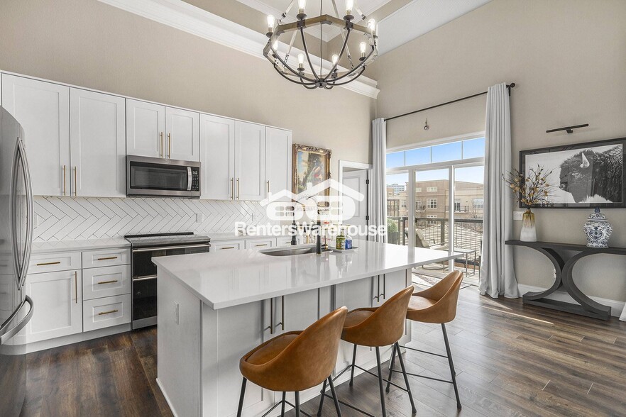 Building Photo - 5677 S Park Pl