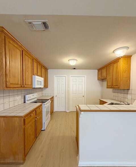 Building Photo - 307 Sunset Blvd