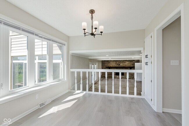 Building Photo - 3037 Golfview Dr