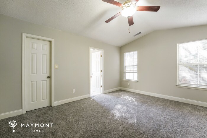 Building Photo - 3020 Regal Dr