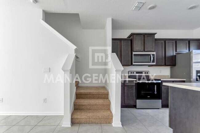 Building Photo - 8306 Zenith Cir