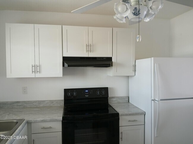 Building Photo - 2711 N Halifax Ave