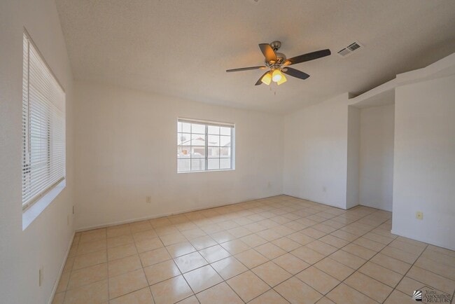 Building Photo - 604 Yucca St