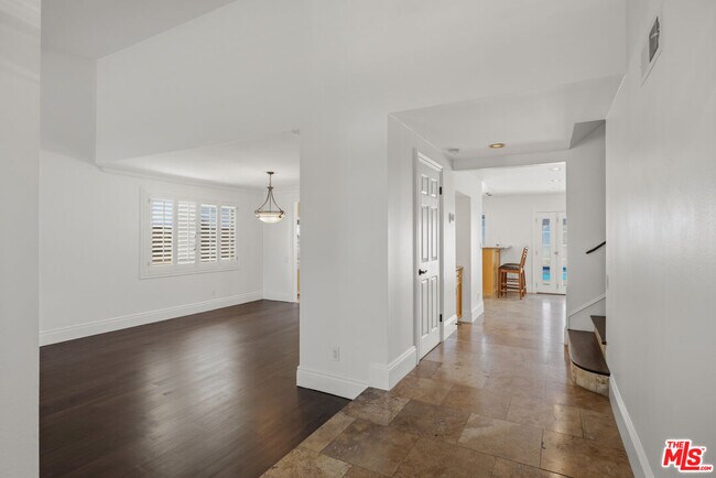 Building Photo - 18113 Bromley St