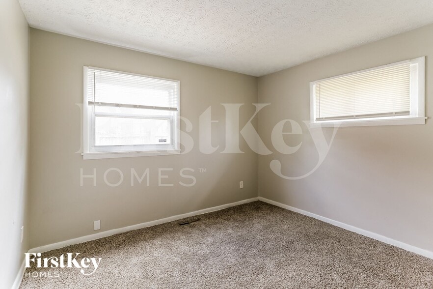 Building Photo - 4877 Folger Dr