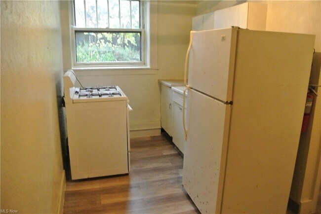 Building Photo - 103 S Portage Path
