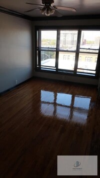 Building Photo - 846 W Montrose Ave