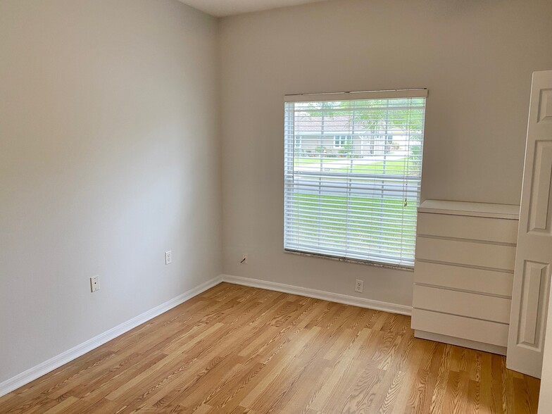 Building Photo - 6440 Elmwood Ave