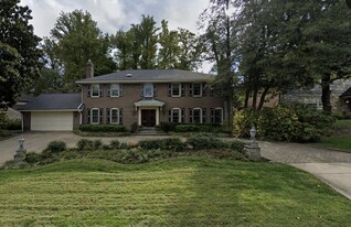 Building Photo - 6100 Eastview St