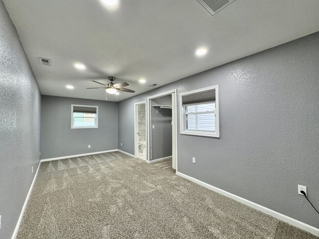 Building Photo - Fully-Updated 1st-Time Rental! Ready NOW! Pet Friendly w/Large, Detached Garage Workshop!