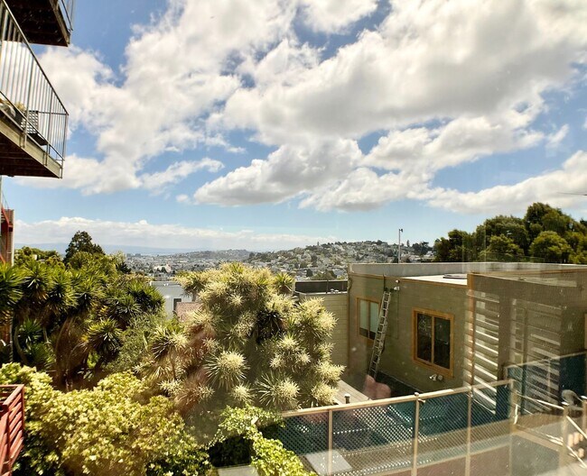 Building Photo - REMODELED and Spacious.  IN-UNIT LAUNDRY! ...