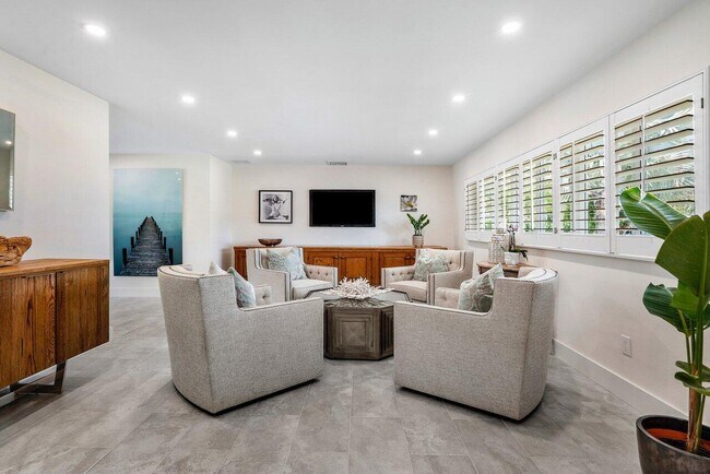 Building Photo - 2021 NW 3rd Ave