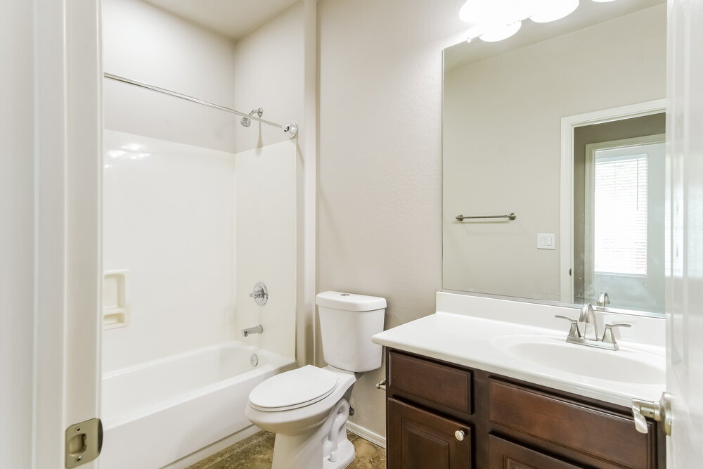 Building Photo - 2226 W Oyer Ln