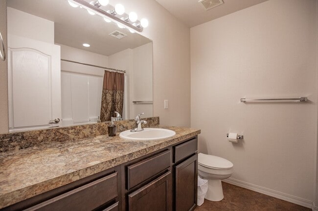 Building Photo - 800 Sherwood Dr