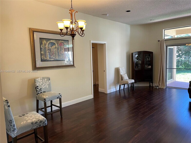 Building Photo - 4192 Laurel Ridge Cir