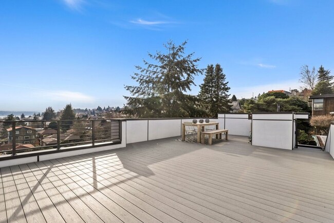 Building Photo - Urban luxury home with Views!