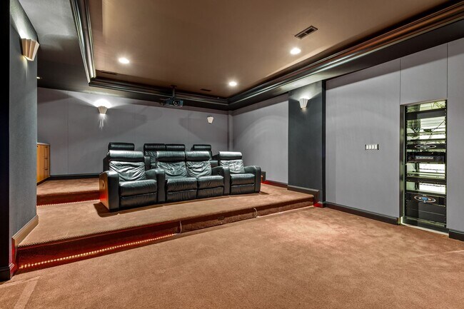 Building Photo - 11 Sommerset Cir