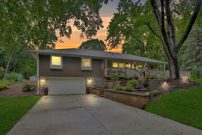 Building Photo - 16624 Elm Dr