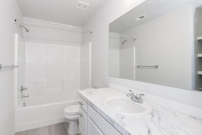 Building Photo - Newer 4 Bed / 2.5 Bath House For Rent _ Pl...