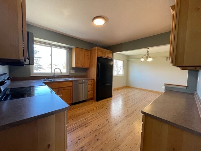 Building Photo - $0 DEPOSIT OPTION. 4BED/2.5BATH IN AURORA'S KINGSBOROUGH NEIGHBORHOOD