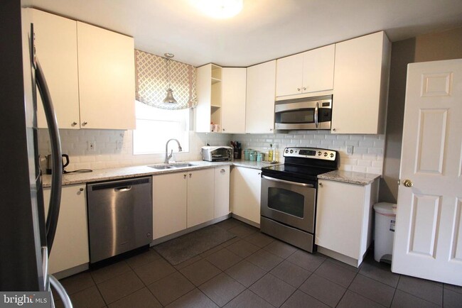Building Photo - 4401 Jackson Pl