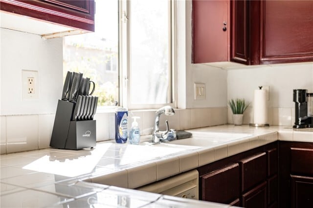 Building Photo - 22421 Hawthorn Ave