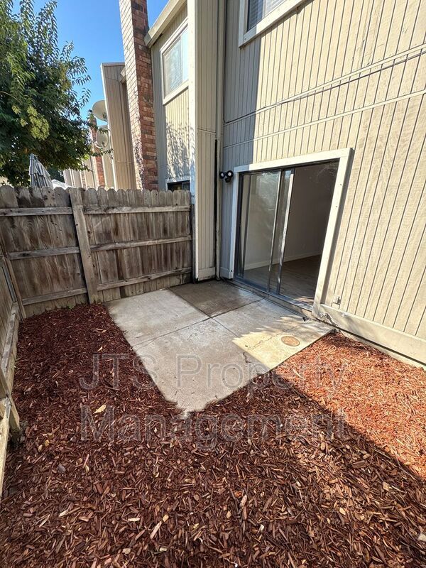 Building Photo - 45 Derow Ct